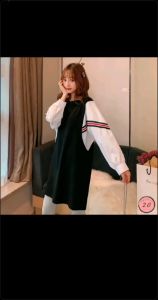 ชุดเดรสสีดำทรงตรง แขนยาวแต่งแถบสีทูโทน