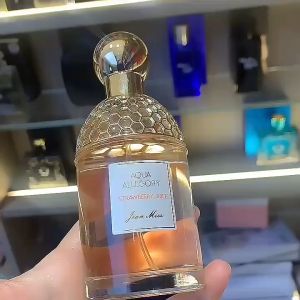 【🇸🇬 Local Seller】💝🔥Top Quality Luxurious Perfume Ladies Perfume Floral Fresh Natural Long Last Fragrance Full of Charm Elegance and Femininity. 顶级奢华香水 女士香水 花香清新自然 持久留香 尽显魅力优雅女人味.