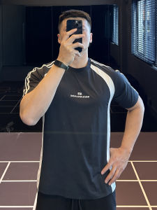 Sweat-wicking Breathable Tight-fitting Mens T-shirt