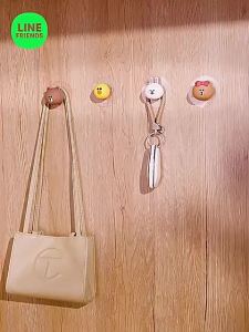 Line Friends ของแท้ 100% ตะขอแขวนแบบเจาะเอง ตะขอติดกาว ป้องกันการกระแทก หมุนได้ กันน้ำ ไร้รอยต่อ แข็งแรง แขวนได้ ตะขอแขวนติดผนัง ตะขอแขวนประตู ห้องครัว ห้องน้ำ สีน้ำตาล CONY LFB31/LFB32/LFB105/LFB136/LFB313/LFB30