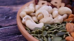 Mix Nuts Dried Fruits Cashew Nut Walnut Almond Pumpkin Seed Cranberry Raisin Red Dates