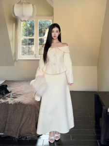 Set Đồ Nữ Mùa Đông Sang Chảnh Áo Trễ Vai Peplum Mix Chân Váy Dài Tone Kem Sữa Siêu Thanh Lịch