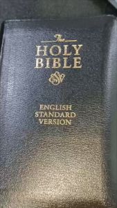 PCBS The HOLY BIBLE ERV W/ ZIP BLACK LEATHER