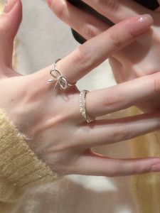 แหวนไข่มุกไขว้แบบปรับได้สำหรับผู้หญิง ดีไซน์หรูหรา เครื่องประดับแฟชั่น แหวนนิ้วชี้ แหวนนิ้วชี้ดีไซน์เรียบง่าย แหวนนิ้วชี้แบบอื่นๆ