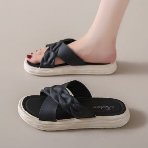 รองเท้าแตะพื้นนุ่มสำหรับผู้หญิงในช่วงฤดูร้อน รองเท้าแตะแบบสวมสบาย ทรงส้นแบน พื้นยาง กันลื่น รองเท้าแตะชายหาด สไตล์ใหม่ 2025