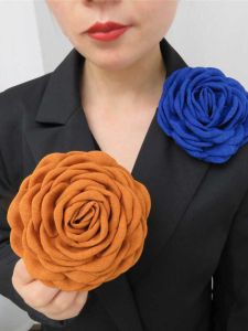 Elegant Large Rose Bouquet Brooch Pin Fashionable Showbiz Style Floral Accessory for Dresses And Shoulder Patches