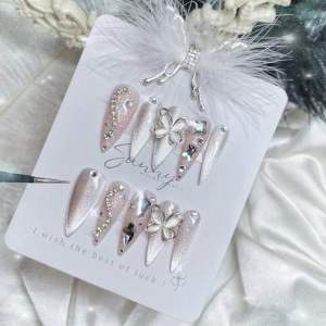 Nail box thiết kế đính dây đá