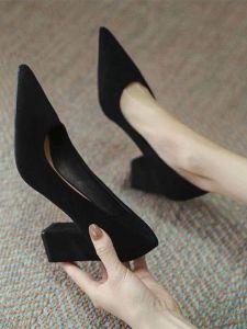 รองเท้าส้นสูงทรงหัวแหลม ทรงหัวมน ทรงหัวมน สำหรับผู้หญิง รองเท้าทำงานแบบสวม ส้นหนา ส้นกลาง สีดำ รองเท้าแฟชั่นฤดูใบไม้ผลิและฤดูใบไม้ร่วง