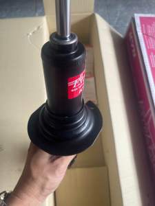 KYB โช้คอัพคู่หน้า Nissan Navara D40และ NP300 ปี2008-2019 ขึ้นไป ซ้าย-ขวา