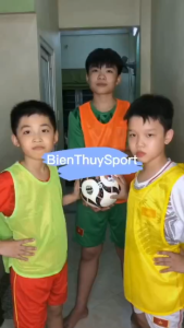 (HÀNG ĐẸP) 1 chiếc Áo Pitch Lưới Tập Đá Bóng TRẺ EM và NGƯỜI LỚN