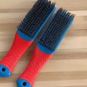 Bàn Chải Dây Thép Không Gỉ Siêu Bền Với Tay Cầm Nhựa Tiện Dụng Giúp Loại Bỏ Hiệu Quả Rỉ Sét Xỉ Hàn Bụi Bẩn Và Sơn.
