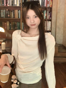 French Style Temperament Twist Knot Stylish Long Sleeves T-shirt Women Spring & Fall Unique Chic Diagonal Collar Silm Short Bottoming Top