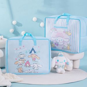 PWT16 Cinnamoroll กระเป๋าเก็บของ Kuromi My meldoy ผ้าอ๊อกซ์ฟอร์ด ถุงเก็บเสื้อผ้าผ้าห่ม แบบพกพาได้ กันความชื้น กระเป๋าสัมภาระเคลื่อนที่ลายการ์ตูน สำหรับบ้าน