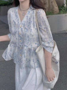 PAIBOLI | เสื้อเชิ้ตแขนยาวลายดอกไม้สีน้ำเงินสำหรับผู้หญิงในช่วงฤดูร้อนปี 2025 ทรงหลวม สไตล์เกาหลี คอวี กระดุม