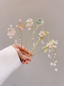 Kẹp tóc họa tiết hoa trang trí tua rua phong cách truyền thống Trung Hoa. đối với phụ nữ