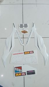 stiker transparan CB150R V3