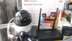 COMBO 05 - Bộ Camera Wifi Gia Đình 2.0MP (1 Đầu Ghi + 2 Camera) HIKVISION EasyLink Wifi Kit - DS-J142I/NKS422W03H