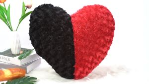 หมอนอิงโซฟา รูปหัวใจดำแดง  ของขวัญวาเลนไทน์ ทำจากผ้าขนกุหลาบ สวยนุ่ม สำหรับตกแต่งห้องนอน ของชำร่วยงานแต่ง หมอนรดน้ำสังข์  ขนาด18 นิ้ว