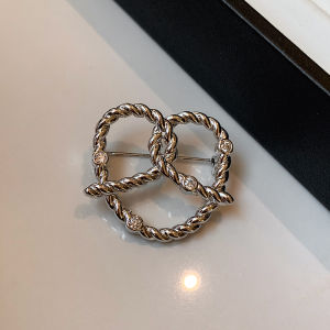 Móc Áo Hình Bướm Bạc Bằng Kim Loại Thời Trang Cao Cấp Cho Nữ Móc Áo Hình Trái Tim Sang Trọng Thanh Lịch Mới Về