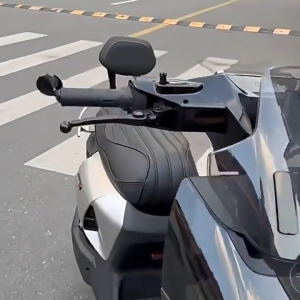 กระจกปลายแฮนด์ สปอร์ต ดีไซน์สวย งาน CNC คุณภาพ แข็งแรงทนทาน พร้อมกระจกแบบตัดแสง มองชัด : Pocenti Scooter สำหรับ New Lambretta และ New Vespa ทุกรุ่น เงื่อนไขการติดตั้ง เส้นผ่านศูนย์กลางภายในของแฮนด์บาร์ 22 มม. เส้นผ่านศูนย์กล