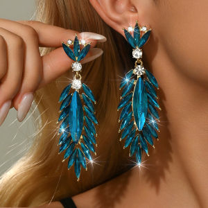 Elegant and elegant socialite style with a high-end feel super sparkling earrings and earrings suitable for dinner parties