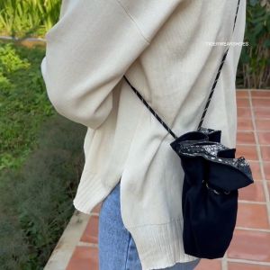 หมวกบักเก็ต หมวกใส่ได้สองด้าน รูดสายรัดปรับเป็นกระเป๋าได้ ใส่สบาย มีสายปรับระดับ