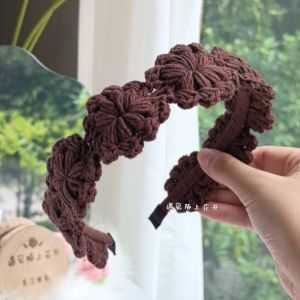 Retro Knitted Wool Flower Headband Stylish Autumn Winter Outdoors Hair Accessory Versatile Elegant Fashionable Hairband