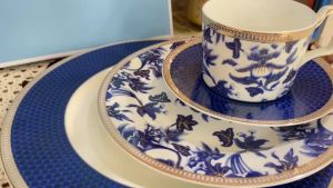 Wedgwood Hibiscus Floral Dinnerware Set - 4-Piece Fine Bone China with Blue Pattern