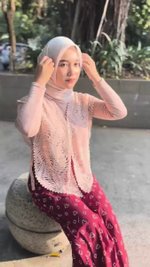 Delova Wardrobe - VEST MOZA Rompi Modern Casual Prada Vintage Bordir Stylish | Outfit Atasan Wanita Putih Polos Bunga Rompi Vest Tali Renda Luaran Baju Pakaian Tulle Lace Premium Tile White untuk Lebaran Raya Kebaya Kondangan Kekinian Simple LooK