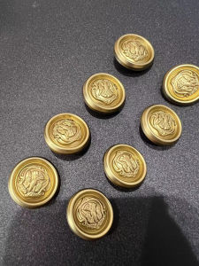 กระดุมโลหะรูปวงกลมสไตล์ย้อนยุคใหม่สำหรับเสื้อสเวตเตอร์ เสื้อแจ็คเก็ต เสื้อสูท กระดุมตกแต่ง กระดุมตกแต่ง กระดุมโลหะ กระดุมโลหะรูปวงกลม