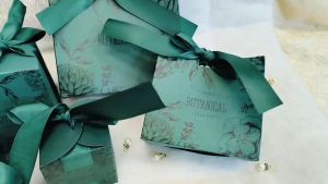 GIFT กล่องของขวัญ กล่องใส่ของชำร่วย กระดาษสีเขียว เรียบหรู มีหลายทรง พร้อมส่งค่ะ