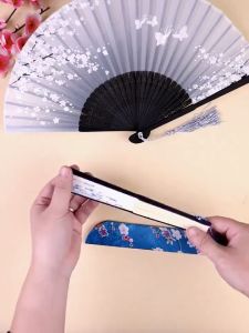 (Hồng Đào 15) Quạt Cổ Trang Quạt Cầm Tay Bằng Vải Lụa Thân Tre Xếp Xòe Tròn Dùng Làm Trang Trí Quà Tặng