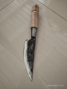 pisau peruncing pemotong kayu bambu