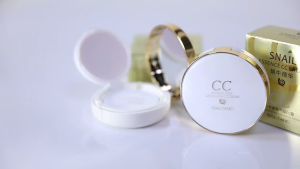 [BISUTANG] AIR CUSHION CC CREAM AQUA BLEMISH 15g DENGAN SNAIL ESSENCE - FINISHING GLOWING ALAMI MENUTUP NODA & PORI BESAR SEKALIGUS MERAWAT KULIT WAJAH