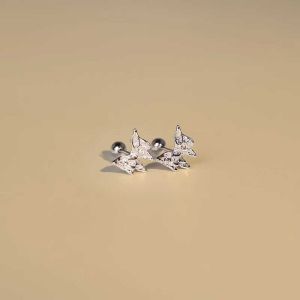 ต่างหูรูปผีเสื้อแบบหัวเข็มขัดเงิน 925 สำหรับผู้หญิง ไม่ต้องเจาะรู เครื่องประดับแฟชั่นสุดเก๋และหรูหรา สไตล์ลำลอง เครื่องประดับหูแบบพิเศษ