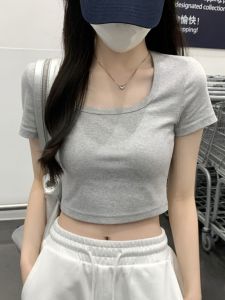 เสื้อยืดคอกว้างสั้นสีเทาสำหรับผู้หญิงในช่วงฤดูร้อน ทรงเข้ารูป สไตล์เกาหลี แขนสั้น คอเหลี่ยม แฟชั่นลำลอง