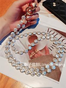 Long Pearl Chain Mobile Phone Lanyard Crossbody Baroque Flat Shape Ins Style Womens Secure Anti-Loss Rope Elegant Fashion Accessory