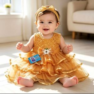 Baju bayi Dress bayi perempuan Baju baby perempuan dengan detail renda rok berlapis aksen bunga headband dan label harga.