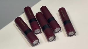 Glossy Mirror Lipstick Cherry Red Shade Moisturizing Waterproof Long Lasting Jelly Lip Gloss Perfect for Holiday & Party Makeup