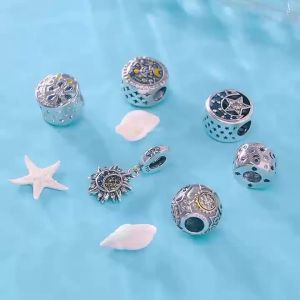 Hạt Charm Bạc 925 Hình Cỏ Bốn Lá Và Bông Tuyết Dành Cho Nữ Có Khóa An Toàn Dùng Làm Vòng Tay Tự Chế Hoa Zircon Cổ Điển