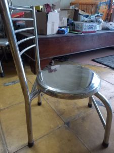 Ghế lnox hàn chết cao 30cm. có lưng dựa hàng dày