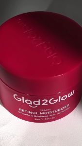 Glad2Glow Peach Retinol Moisturizer: Melembutkan & Mencerahkan Kulit 30g BPOM