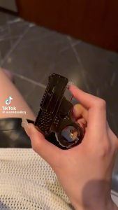 HỘP QUẸT BẬT LỬA GA KHÒ HÌNH KHẨU ĐIỆP VIÊN XỎ NGÓN XOAY TAY THIẾT KẾ KIM LOẠI