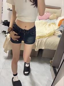 Quần Short Denim Nữ Cạp Thấp Ôm Sát Phong Cách Vintage Y2K Thời Trang Đường Phố Gợi Cảm Retro Màu Xanh Có Túi Cargo Lưng Thun Mặc Thường Ngày Mùa Hè