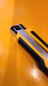 Tolsen Snap-off Blade Cutter Knife w/ Manual Locking Blade System (18x100mm) Anti Slip Handle 30092