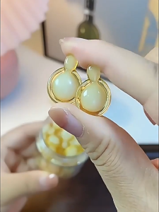 Levo VC essence hydrating soft capsule moisturizing 左旋VC精华液 补水软胶囊﻿brightening removing dark yellow anti wrinkle and firming保湿提亮去暗黄抗皱紧致