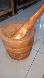 Set Lumpang Kayu Tumbukan Alu Motif Coklat dan Natural