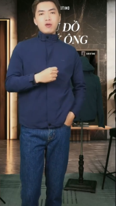 Áo Khoác Gió Thể Thao 2 Lớp Nam Xanh Rêu Aristino dáng Regular Fit bề mặt vải mềm mượt mỏng nhẹ - AJK003EDP01