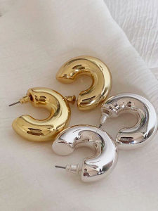 Fashionable Hollow out Hoop Earrings Simple Elegant Womens Jewelry Yellow Brass Material Fresh out Style Available in Stock