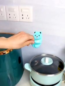 Gantungan Colokan Pengait Kabel Listrik Tempel Dinding Motif Bear Plug Hook HM062